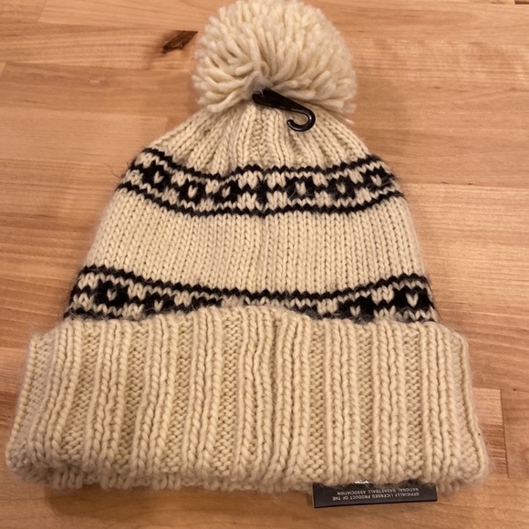 Miami heat beanie Pom knit hat nwt - Picture 4 of 4